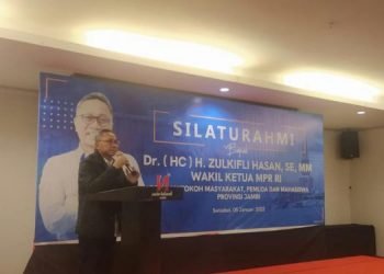 Wakil Ketua MPR RI, Dr. (HC) H. Zulkifli Hasan, SE, MM saat memberikan sambutan (foto: deni)