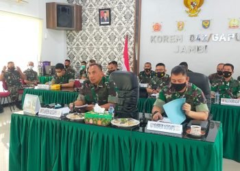 Danrem 042/Gapu Brigjen TNI M.Zulkifli memaparkan kesiapan Yonif R 142/KJ