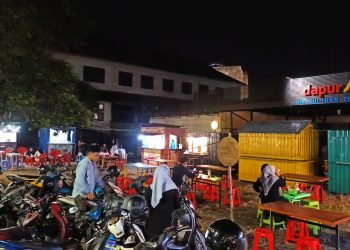 Kuliner Khas Gerobak Kontainer Yang Berjajar Rapi di Kecamatan Telanaipura Kota Jambi