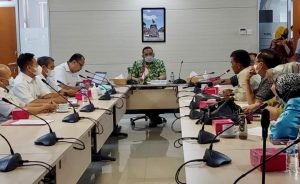 Wakil Ketua DPRD Provinsi Jambi, Pinto Jayanegara saat memimpin rombongan anggota Panitia Khusus (foto: Tami-Rj)