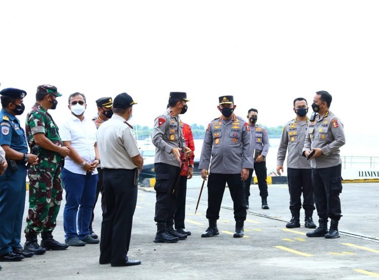 Kapolri Jenderal Listyo Sigit Prabowo saat meninjau langsung Pelabuhan Benoa, Bali