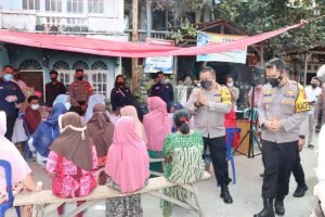 Wakapolda Jambi Brigjen Pol. Yudawan Roswinarso saat tinjau vaksinasi di kerinci