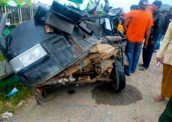 Mobil carry pick up rusak parah (foto: humas pmj)