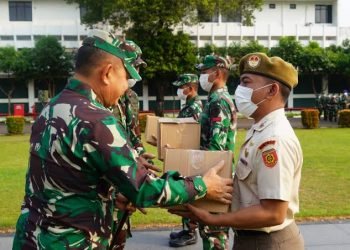 Jenderal Dudung Abdurachman, S.E., M.M., dalam setiap kesempatan Jum'at berkah untuk berbagi kepada para prajuritnya