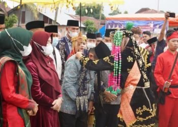 Gubernur Jambi, Dr.H.Al Haris,S.Sos.,M.H, saat menghadiri acara Kenduri Sko, di Desa Penawar