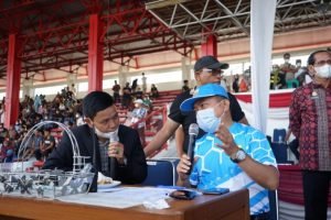 Al haris saat berbincang setelah pertandingan (foto: hri)
