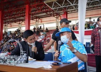 Al haris saat berbincang setelah pertandingan (foto: hri)