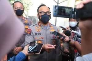 Mabes polri saat di wawancarai awak media penyebab terjadinya peristiwa kecelakaan beruntun di Balikpapan,