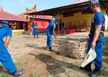 Ditpolairud Polda Jambi melaksanakan kegiatan Jumat bersih di Rumah Ibadah