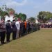 Kapolda Jambi Irjen Pol A Rachmad Wibowo, saat menghadiri upacara Pemakaman Praka Anumerta Tuppal Halomoan Barasa yang dimakamkan secara militer di Taman Makam Pahlawan Satria Bhakti, Thehok Kota Jambi (foto: ist)