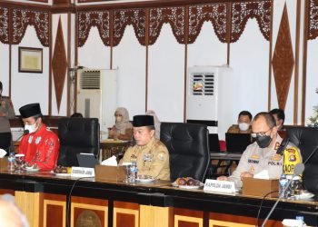 Kapolda Jambi Irjen Pol A Rachmad Wibowo, SIk saat menghadiri rapat evaluasi dan tindakan lanjut penyelesaian permasalahan angkutan batu bara (foto: ist)