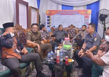 Bambang Bayu Suseno, SP, MM, M.Si bersama Sekda, jajaran Forkompimda dan Kepala OPD, meninjau Posko Pantauan Nataru (red-Natal dan Tahun Baru) di Citra Raya City Mendalo (foto: ist)