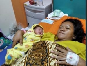 Sri Winarni Melahirkan di Rumah Sakit Permata Hari, Kabupaten Bungo dan Sempat Terjebak Banjir Dirumah Saat Hamil
