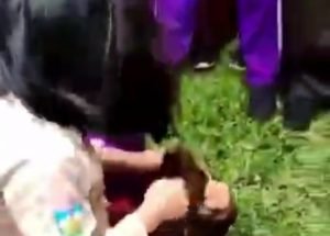 Viral,,,Dua Siswi SMP Bungo Berkelahi dan Disaksikan Puluhan Siswa SMP Lainnya