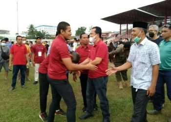 Wakil Ketua DPRD Muaro Jambi saat menemui Pemain Gubernur Cup asal Muaro Jambi