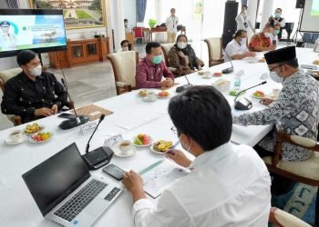 Bupati muaro jambi, Hj. Masnah Busro, SE., M.Tr.IP. Saat Menghadiri undangan rapat Study banding dibandung (foto: ist)