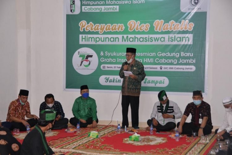 Wakil Gubernur Jambi, Drs.H.Abdullah Sani,M.Pd.I, saat memberikan apresiasi kepada Himpunan Mahasiswa Islam (HMI) Provinsi Jambi (foto: Novriansah/Sopbirin)