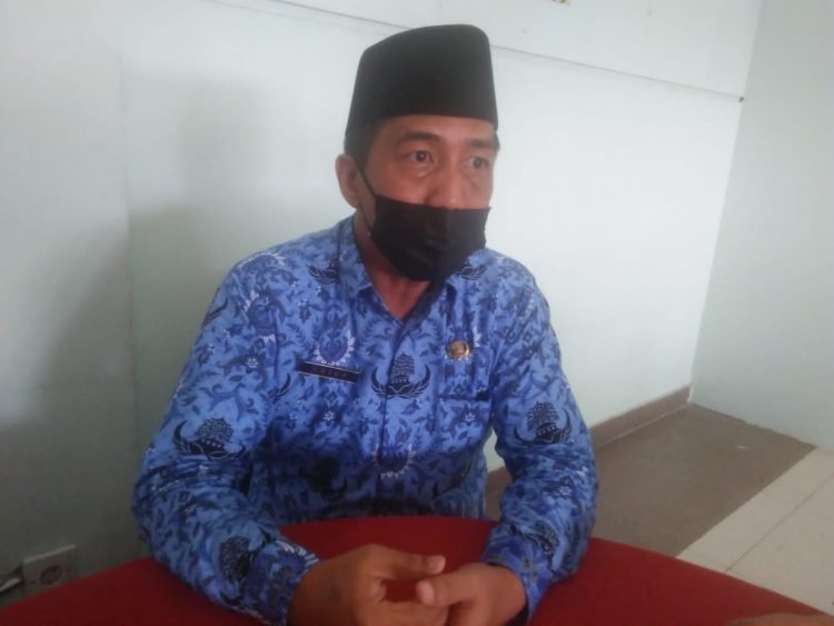 Kepala Dinas Sosdukcapil Provinsi Jambi Arief Munandar, SE., saat di wawancarai awak media (foto: Deni)