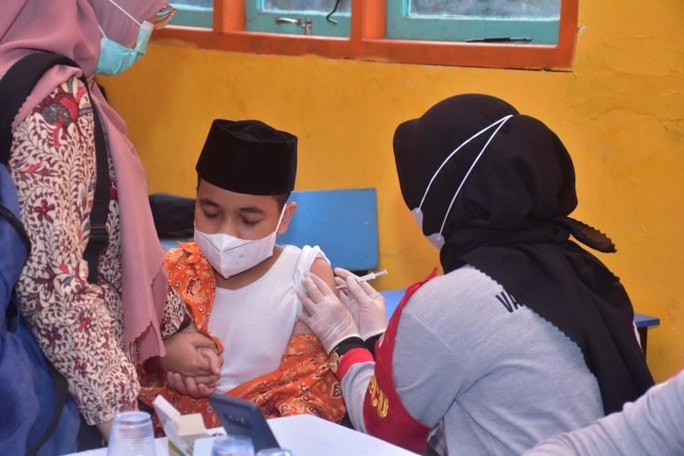 Ratusan Anak SD Karya Madiri Ikuti Vaksinasi Covid-19