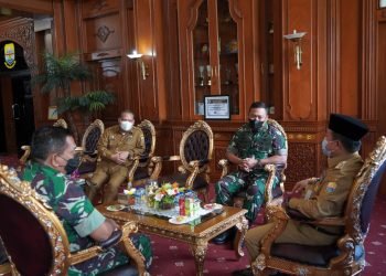 Danrem 042/Gapu Brigjen TNI Supriono, S.IP., M.M., saat berkunjung ke Kantor Gubernur Jambi (foto: Ist)
