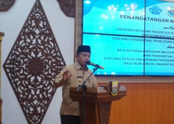 Gubernur Jambi, Dr.H.Al Haris,S.Sos.,M.H., melakukan penandatanganan Memorandum of Understanding antara  Pemerintah Provinsi Jambi dengan  UIN STS (foto: Patra)