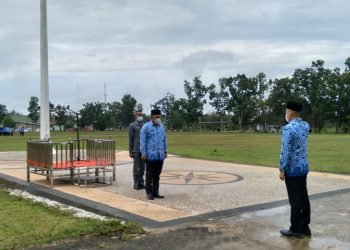 Sekda Kabupaten Muaro Jambi, Budhi Hartono,MT saat menjadi Inspektur Upacara dalam memperingati Hari Kesadaran Nasional (HKN)
