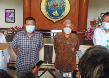 Bupati Tanjung Jabung Timur, H. Romi Hariyanto saat diwawancarai media (foto: ndra)