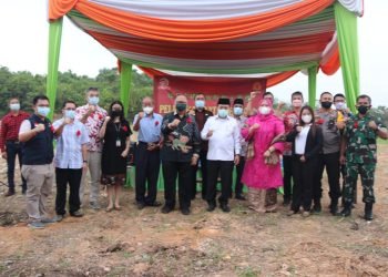 Al Haris saat Peletakan Batu Pertama Pembangunan Kelenteng Agung Da Cheng Dian, bertempat di Komplek Perumahan Citra Raya City (fotoDeni)