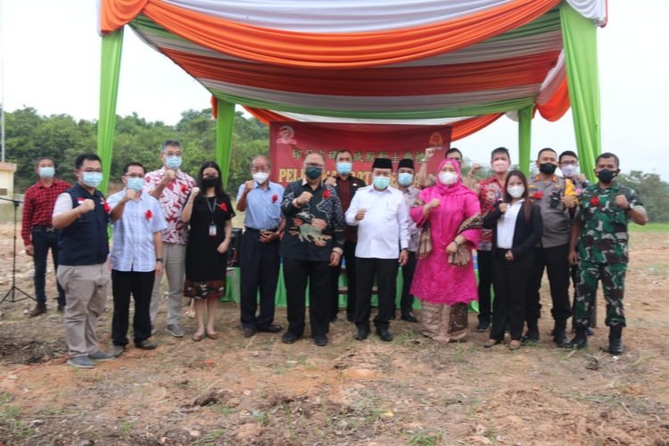 Al Haris saat Peletakan Batu Pertama Pembangunan Kelenteng Agung Da Cheng Dian, bertempat di Komplek Perumahan Citra Raya City (fotoDeni)