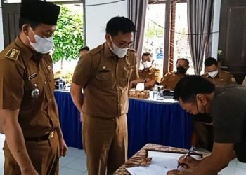 Sekda Tanjab Timur Hadiri Sertijab Camat Muara Sabak Barat (foto: ega)