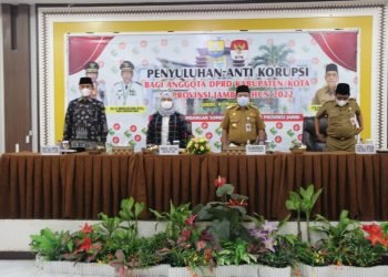 Al Haris saat mengemukakan, Penyuluhan anti korupsi dari Komisi Pemberantasan Korupsi (KPK) RI (foto: Agus dan Hori)