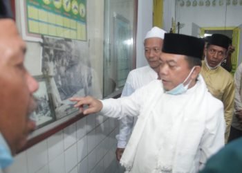 Gubernur Jambi, Dr.H.Al Haris,S.Sos.,M.H., memberikan apresiasi atas peran pondok pesantren (foto: Harun)