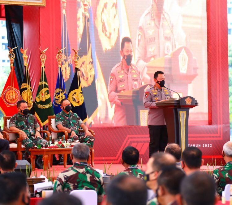 Kapolri Jenderal Listyo Sigit Prabowo menegaskan TNI-Polri siap mendukung pemulihan ekonomi dan seluruh kebijakan nasional di tahun 2022. (foto: ist)