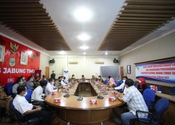 Wakil Bupati Tanjung Jabung Timur, Robby Nahliyansyah minta perusahaan yang beroperasi di wilayah Kabupaten Tanjung Jabung Timur membantu sejumlah titik jalan yang rusak parah (foto: ist)