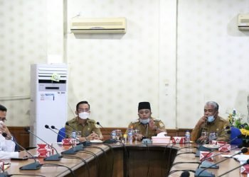Wakil Bupati Tanjung Jabung Timur, robby Nahliyansyah menyampaikan rasa kekecewaanya pada rapat Forum Tanggung Jawab Sosial dan Lingkungan Perusahaan (foto: ist)