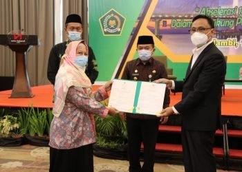 Gubernur Jambi Al Haris saat menyatakan, Pemerintah Provinsi Jambi akan menyiapkan lembaga khusus produk halal (foto: Agus Supriyanto)