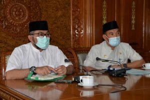 Sekda Ikuti Rakor Pengendalian Harga Pangan Secara Virtual (foto: Chi)