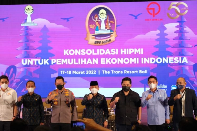 Foto bersama selesai Sidang Dewan Pleno BPP HIPMI, di The Trans Resort Bali (foto: ist)
