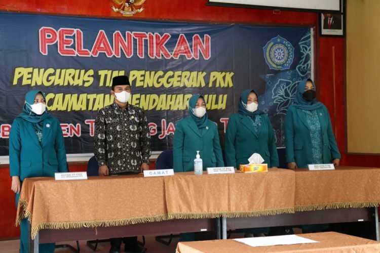 Wirdayanti dalam sambutannya pada saat menghadiri pelantikan pengurus PKK Kecamatan Mendahara Ulu (foto: Ist)