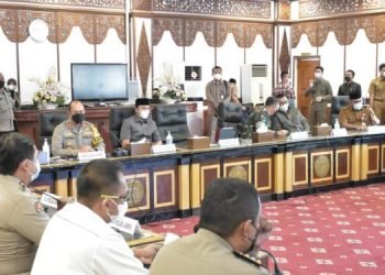 Rapat membahas permasalahan angkutan batubara di Auditorium Rumah Dinas Gubernur Jambi (foto: lam)