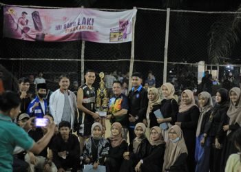 Momen foto bersama di Harlah IMSG di final turnamen voli piala IMSG 2022 (foto: ist)