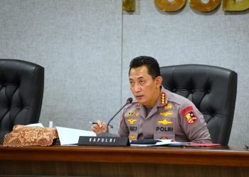 Kapolri Jenderal Listyo Sigit Prabowo menginstruksikan kepada seluruh jajarannya untuk mengawal dan mengamankan aksi demonstrasi mahasiswa pada 11 April 2022 (foto: deni)