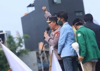 Kapolri Jenderal Listyo Sigit Prabowo didampingi oleh Pimpinan DPR RI, Sufmi Dasco , Rahmat Gobel dan Lodewijk (foto: Dok Div Humas Polri)