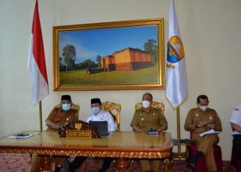 Gubernur Jambi, Dr.H.Al Haris, S.Sos.,M.H., mengikuti Rapat Terbatas bersama Menteri Koordinator Bidang Perekonomian RI Dr.Ir.Airlangga Hartarto, MBA,.MMT, secara virtual (foto: Ist)