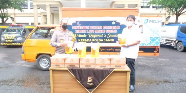 Polda Jambi Terima Bantuan 1000 Paket Minyak Goreng dari PT Pelindo (poto: istimewa)