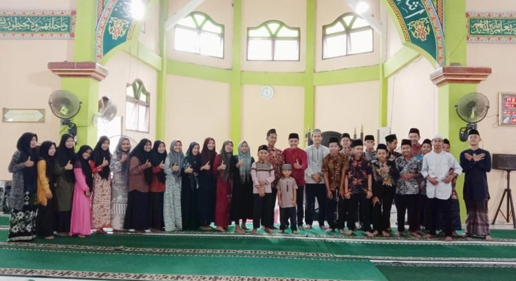 Remaja Masjid Raya At-Taqwa (foto: ltf)