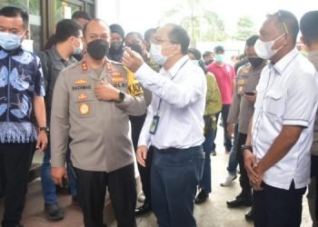Kapolda Dampingi Gubernur Jambi Sambut Kedatangan Dirut Pertamina (foto: Ist)