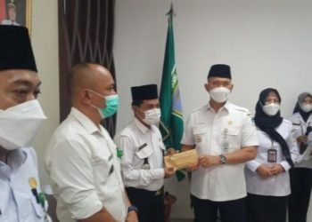 Wali Kota Jambi Berikan Hadiah Kecamatan dan Kelurahan (Foto: Ma)