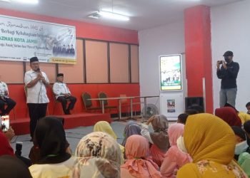 Wawako Sapa Anak yatim dan duafa Sambil Sekaligus Belanja Baju Lebaran (foto: Ist)