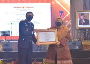 Bupati Muaro Jambi Terima Penghargaan Dari Menteri Hukum dan Ham RI (foto: Ist)